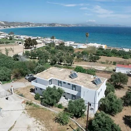 Xenia's 3 דירה